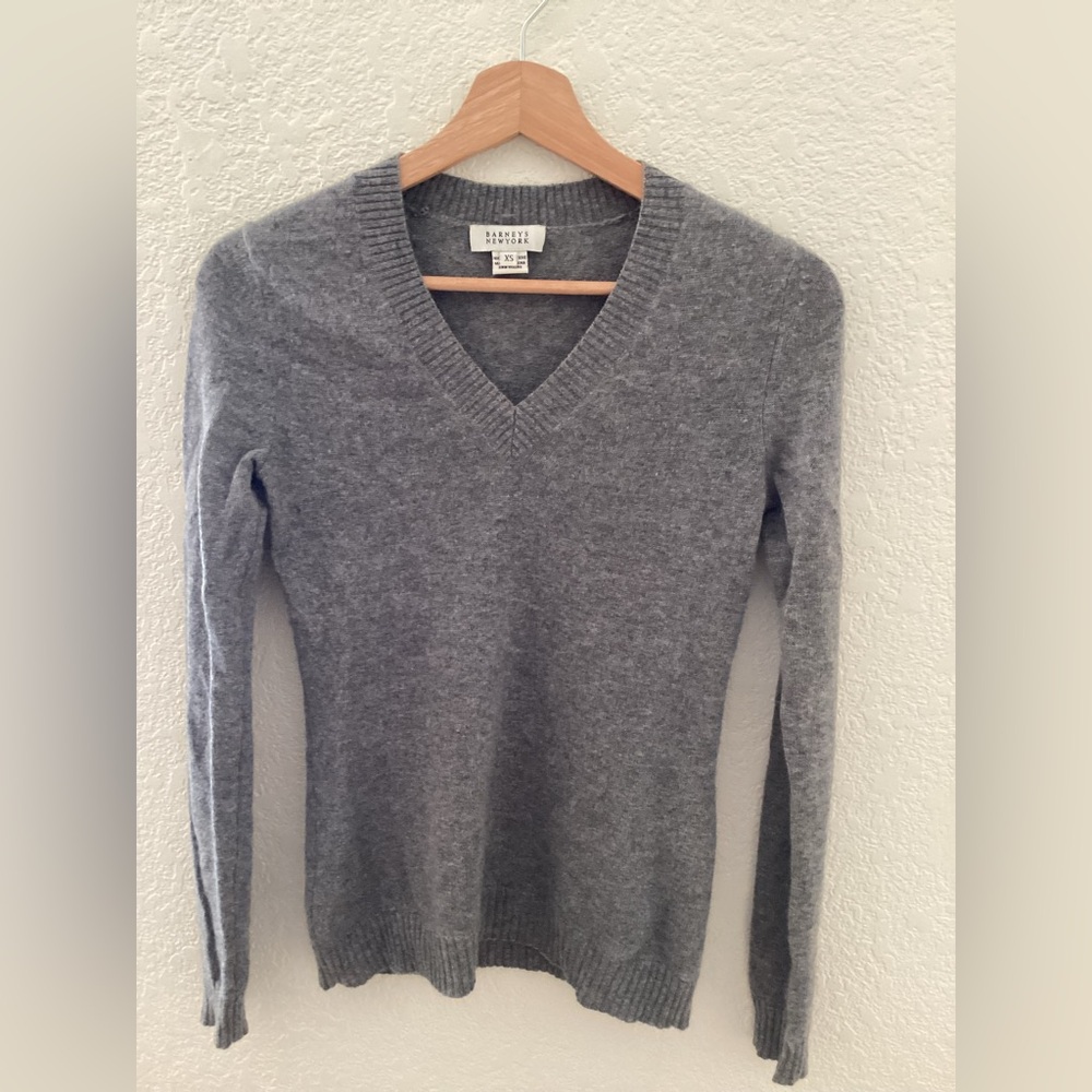 Women’s Barney’s New York Cashmere V neck  Sweater Gray